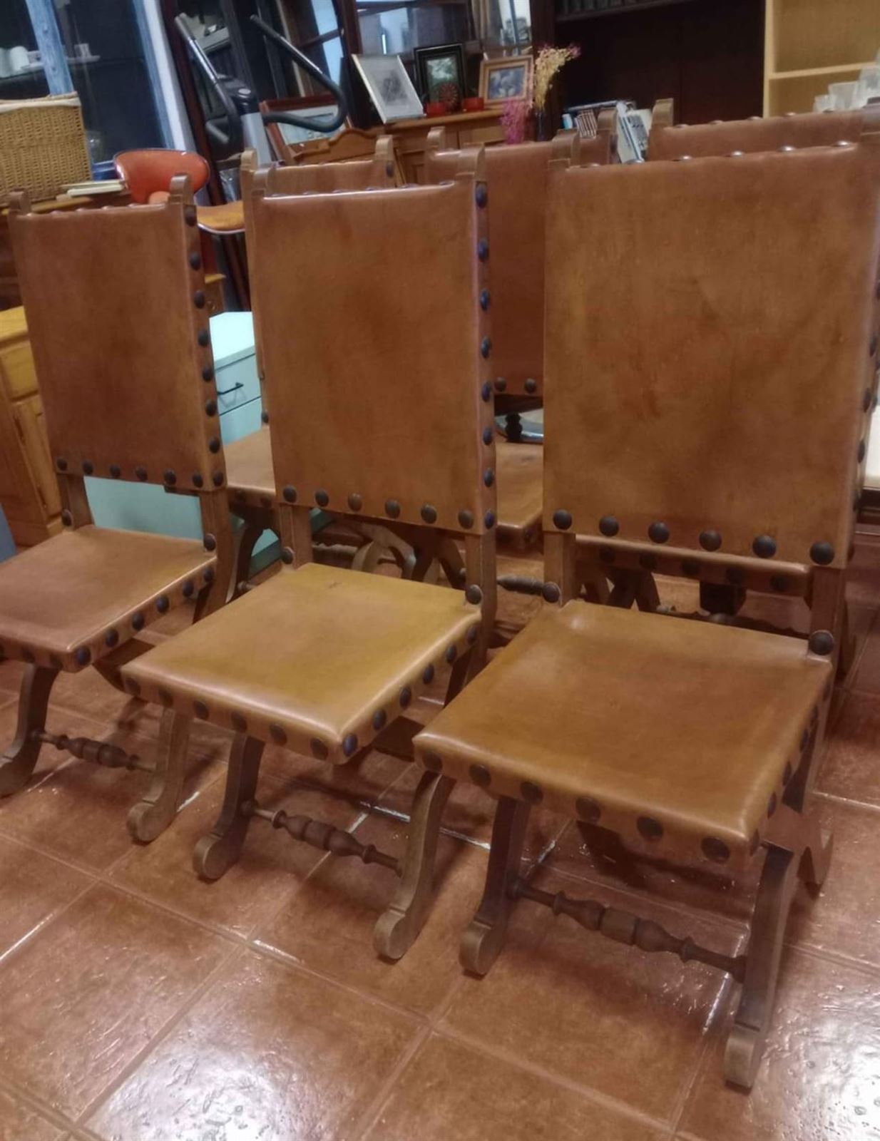 6 sillas de cuero y madera - Imagen 1