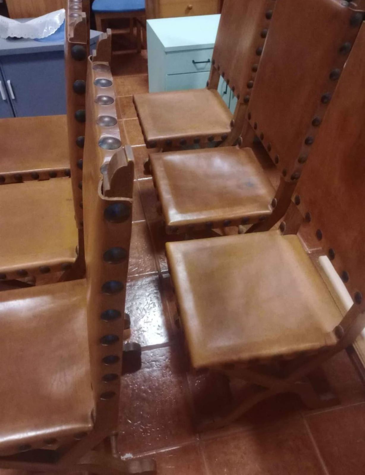 6 sillas de cuero y madera - Imagen 5