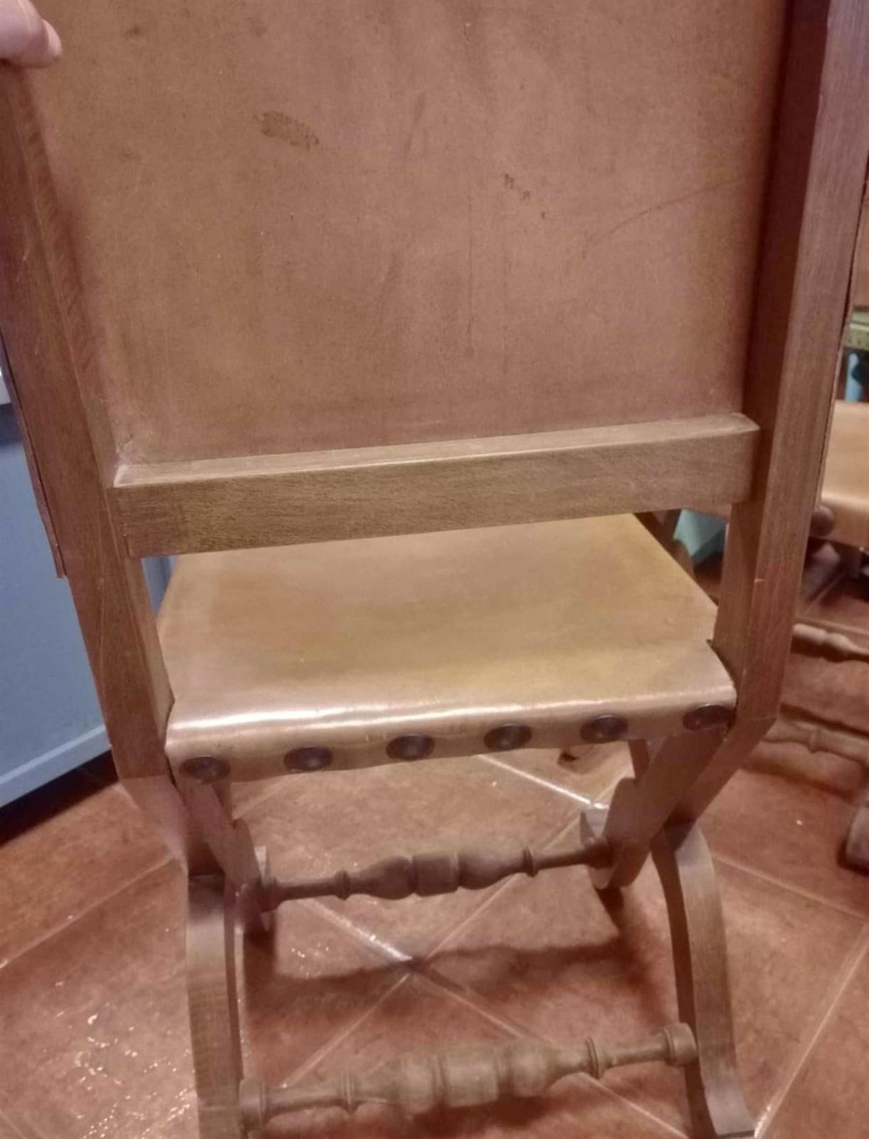 6 sillas de cuero y madera - Imagen 7