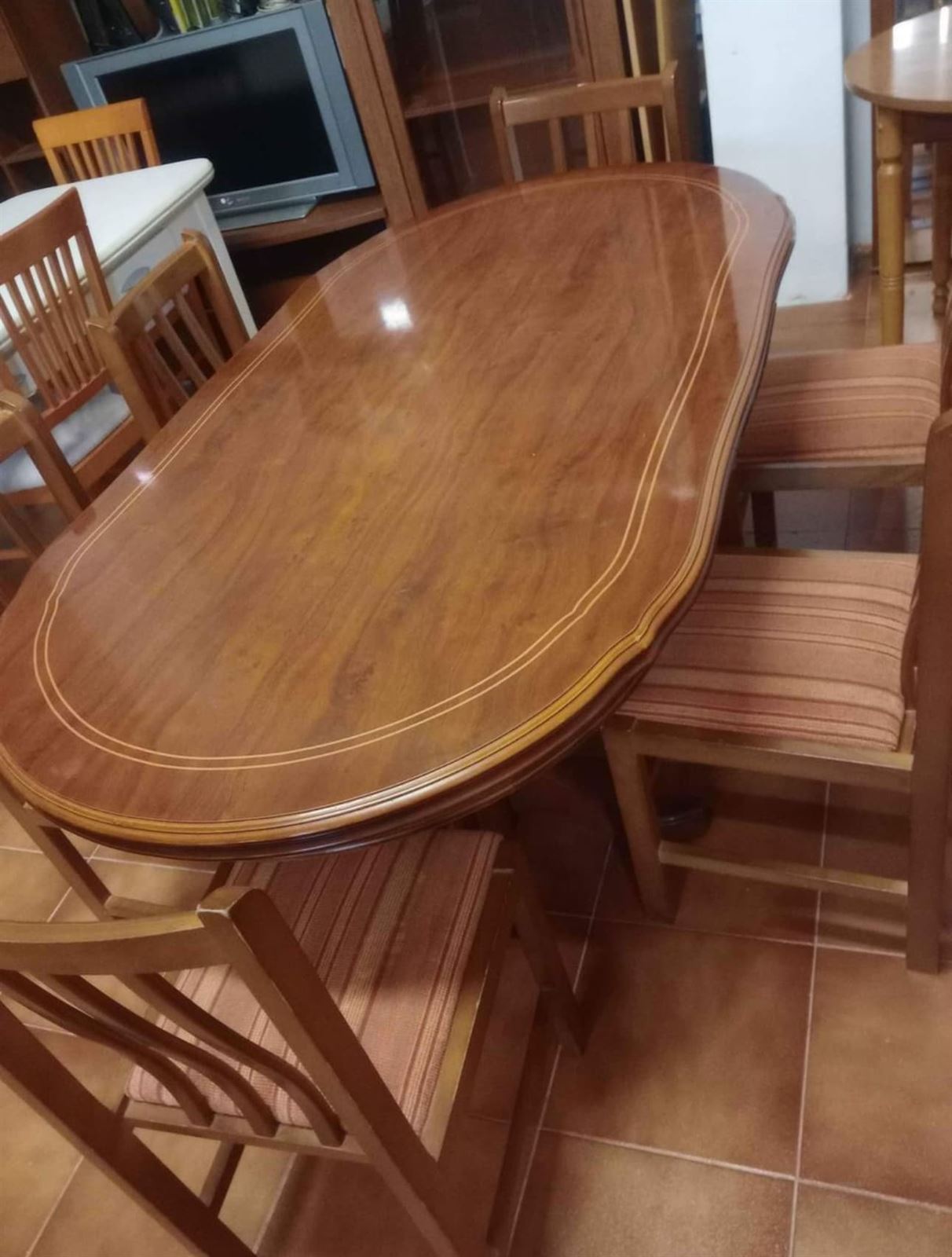 Mesa comedor y 6 sillas - Imagen 3