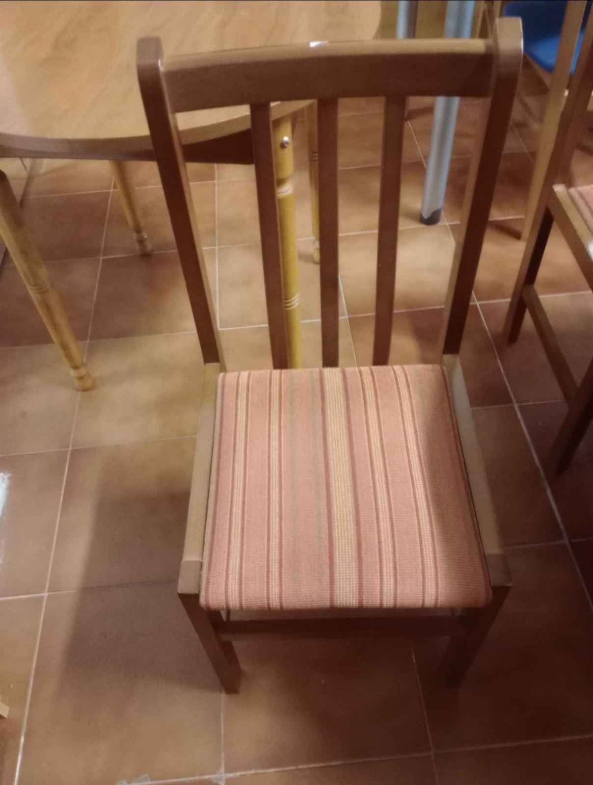 Mesa comedor y 6 sillas - Imagen 4