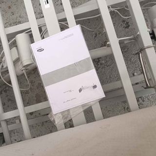 Cama articulada eléctrica con colchón y barandillas laterales - Imagen 1