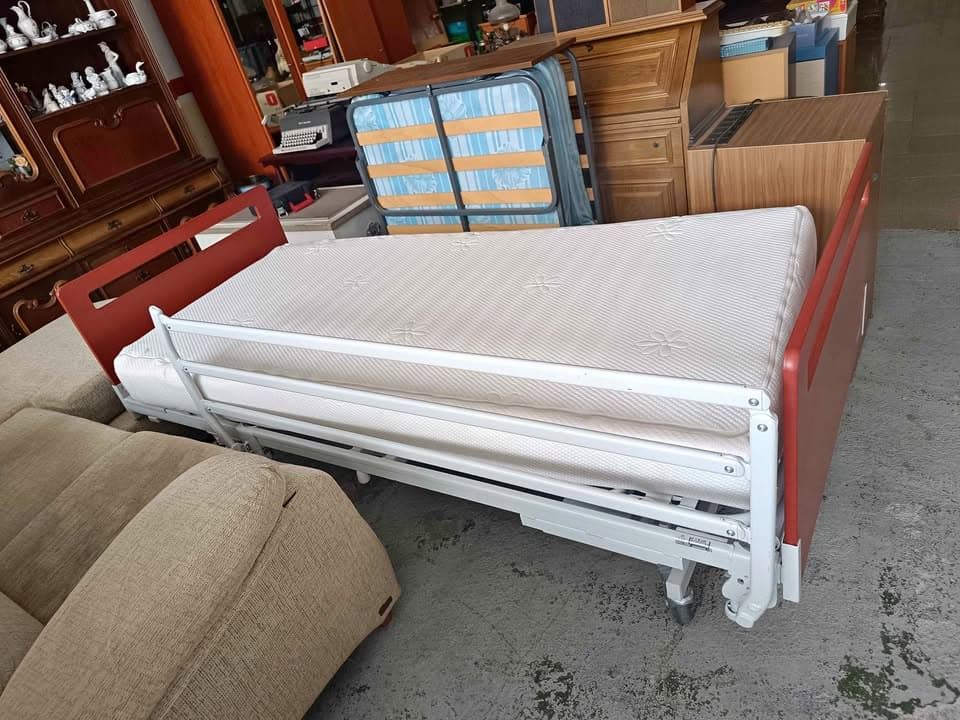 Cama articulada eléctrica con colchón y barandillas laterales - Imagen 6