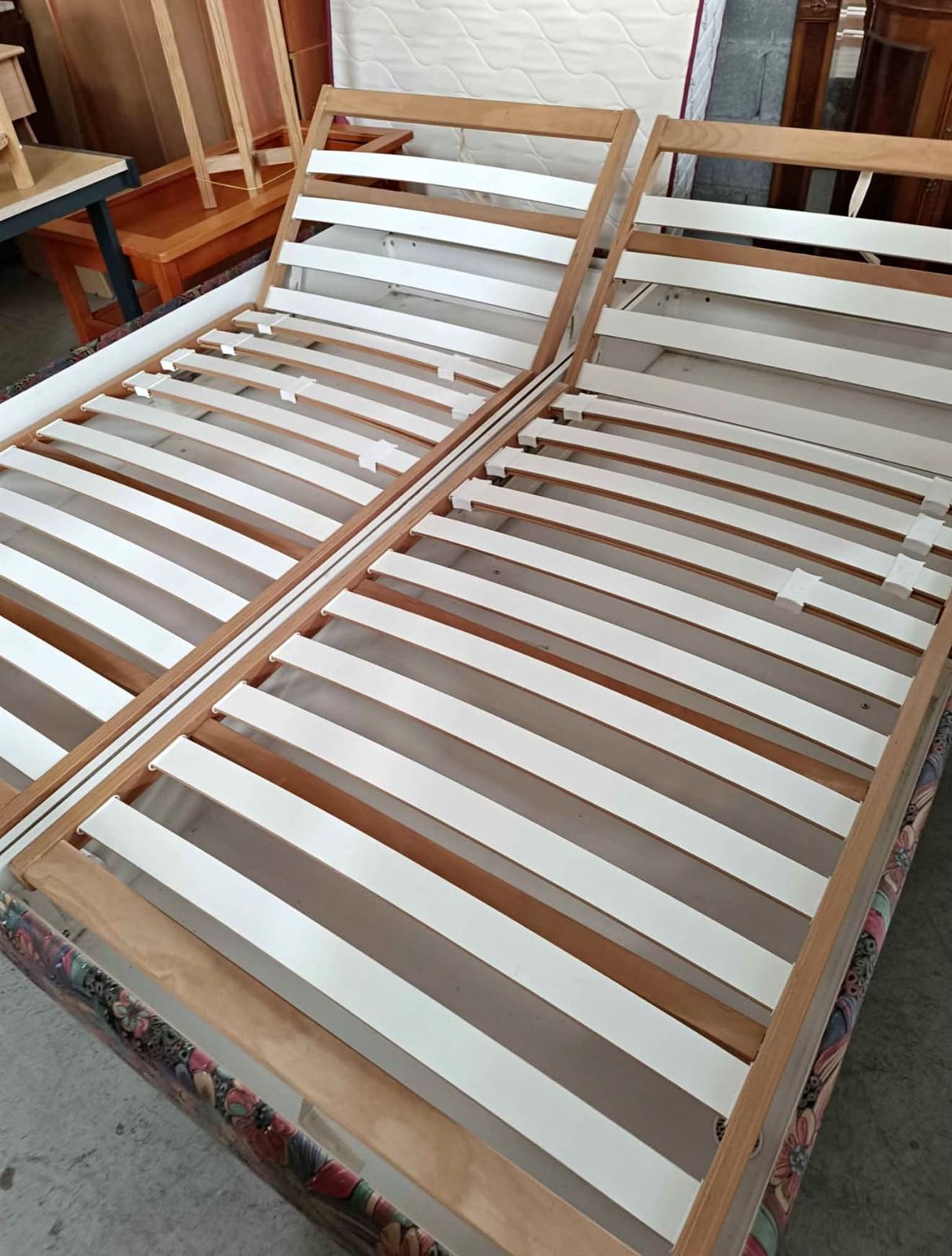 Cama king size con canapé y respaldo elevable - Imagen 1