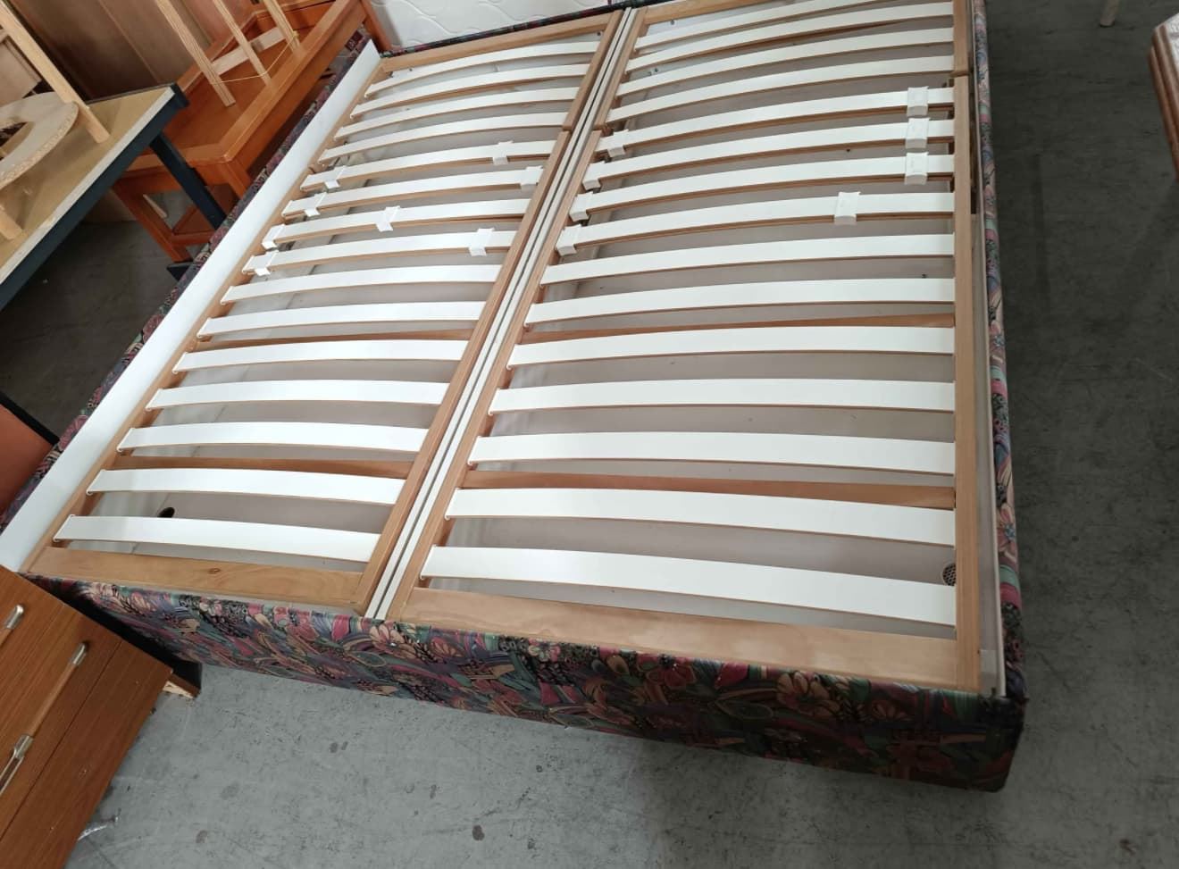 Cama king size con canapé y respaldo elevable - Imagen 5