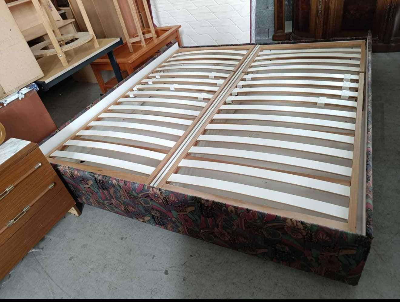 Cama king size con canapé y respaldo elevable - Imagen 6