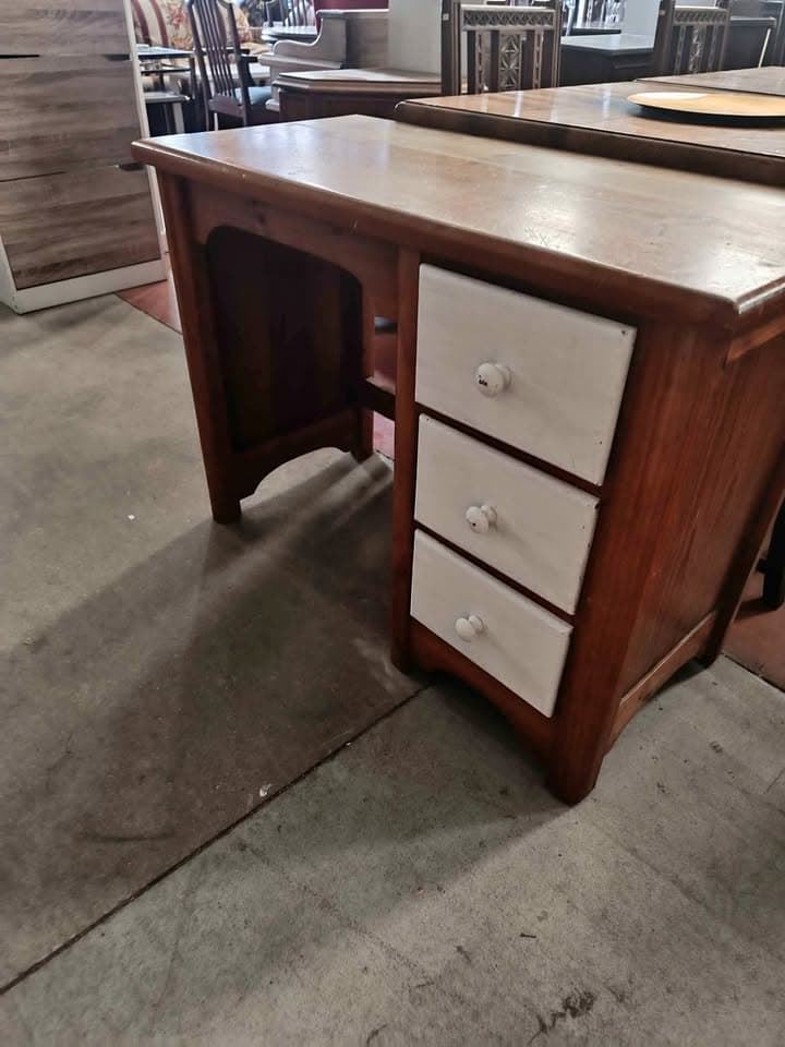 Escritorio de madera - Imagen 1