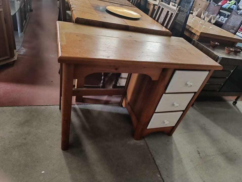 Escritorio de madera - Imagen 2