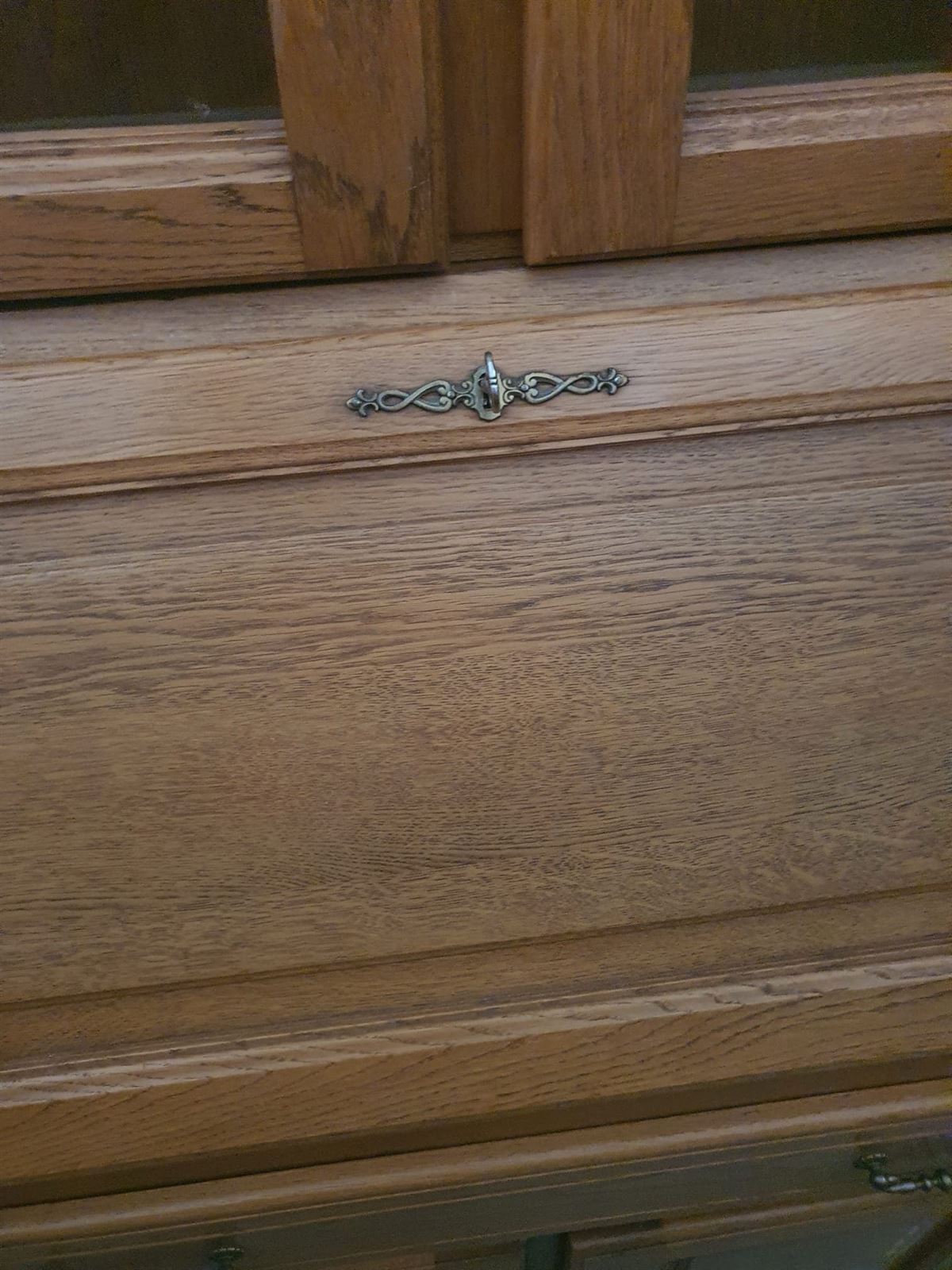 Escritorio secreter clásico con vitrina de madera - Imagen 5