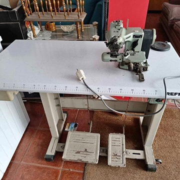 Maquina de coser industrial - Imagen 1