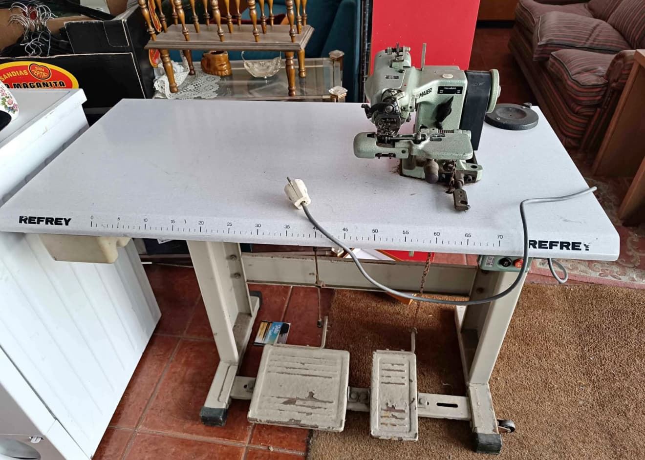 Maquina de coser - Imagen 1