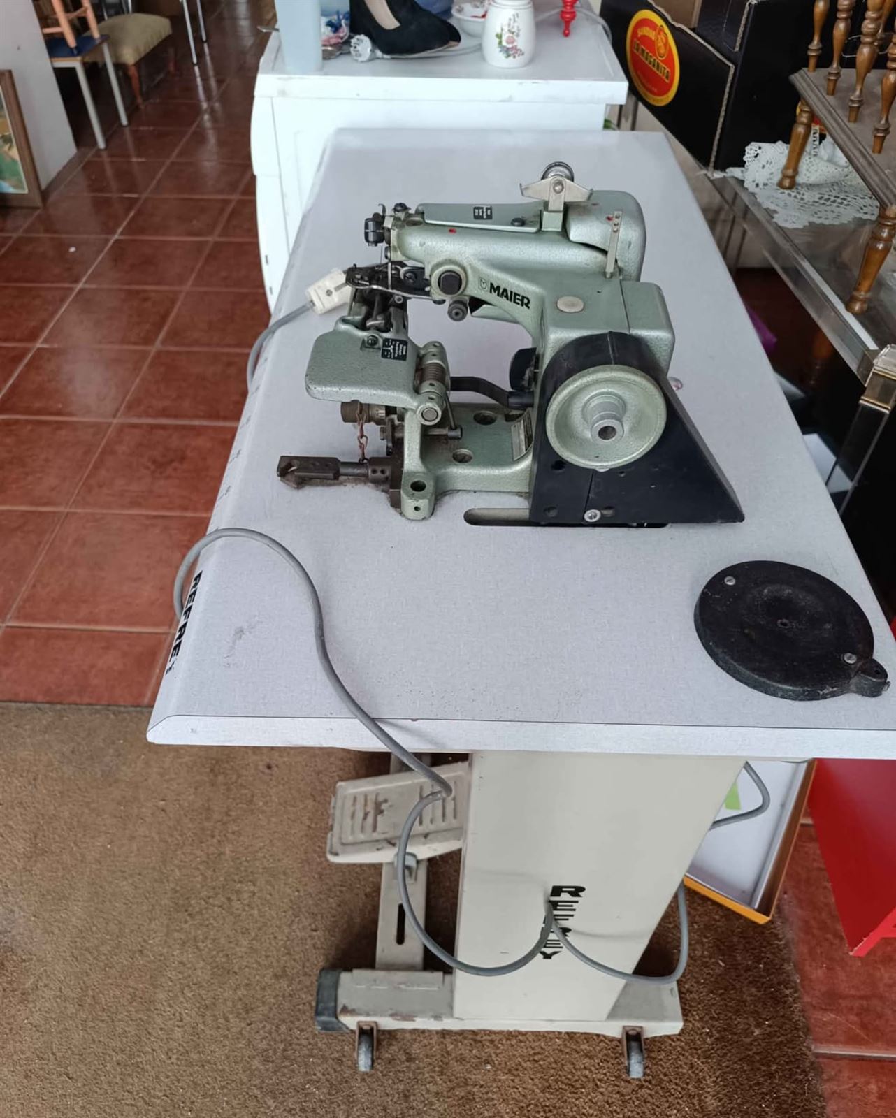 Maquina de coser - Imagen 3