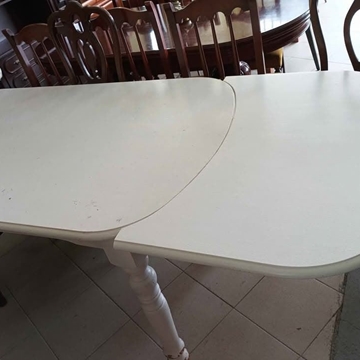 Mesa blanca de cocina - Imagen 1