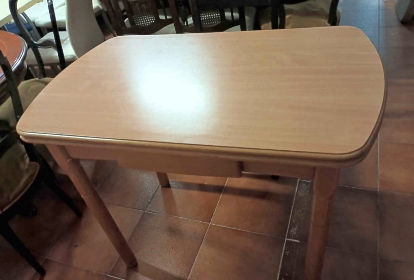 Mesa de cocina - Imagen 1
