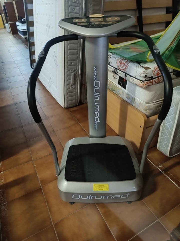 Plataforma vibratoria Quirumed con manillar y panel de control - Imagen 1