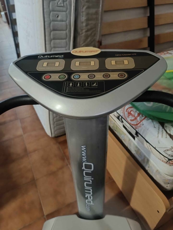 Plataforma vibratoria Quirumed con manillar y panel de control - Imagen 2