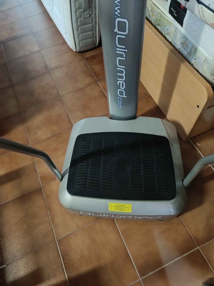 Plataforma vibratoria Quirumed con manillar y panel de control - Imagen 4