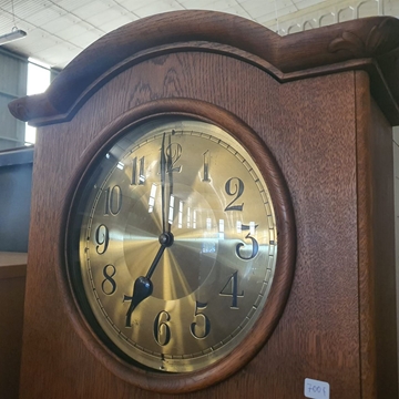 Reloj de pie clásico de madera con péndulo - Imagen 2