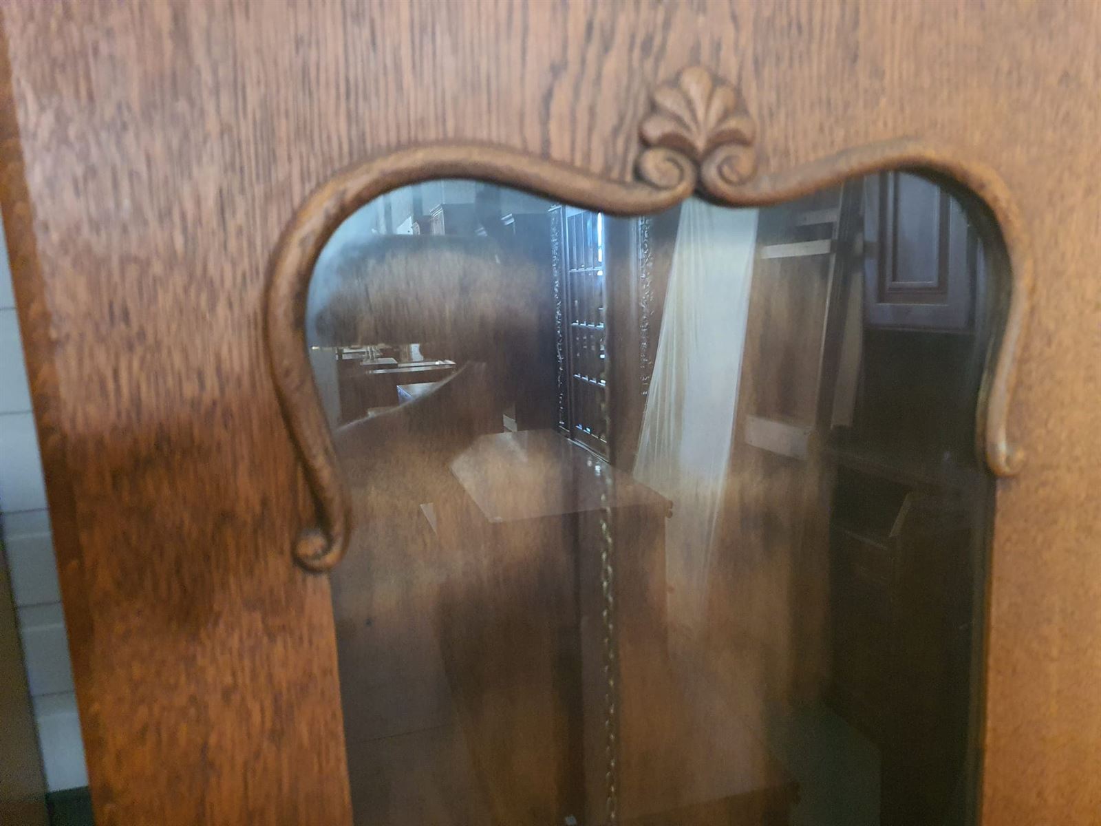 Reloj de pie clásico de madera con péndulo - Imagen 3