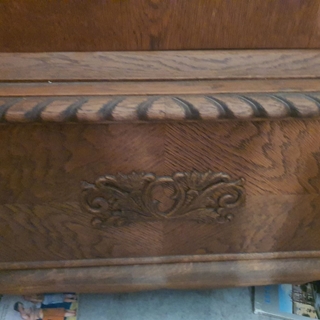 Reloj de Pie de Madera – Esfera Dorada y Péndulo - Imagen 1