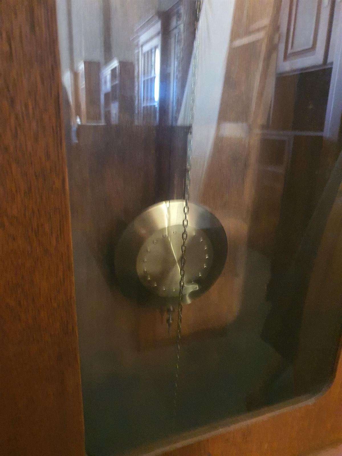 Reloj de Pie de Madera – Esfera Dorada y Péndulo - Imagen 5