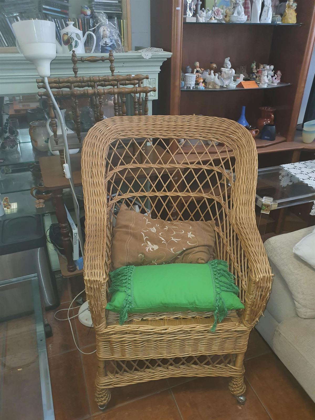 Silla de mimbre con ruedas - Imagen 2
