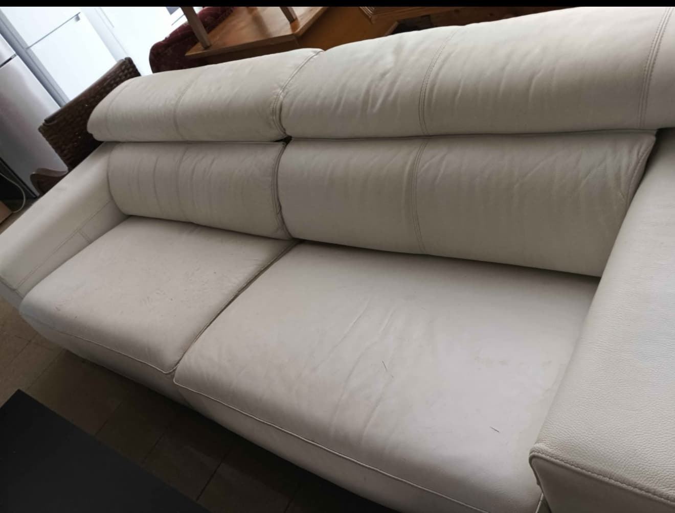 Sofá de cuero blanco - Imagen 1