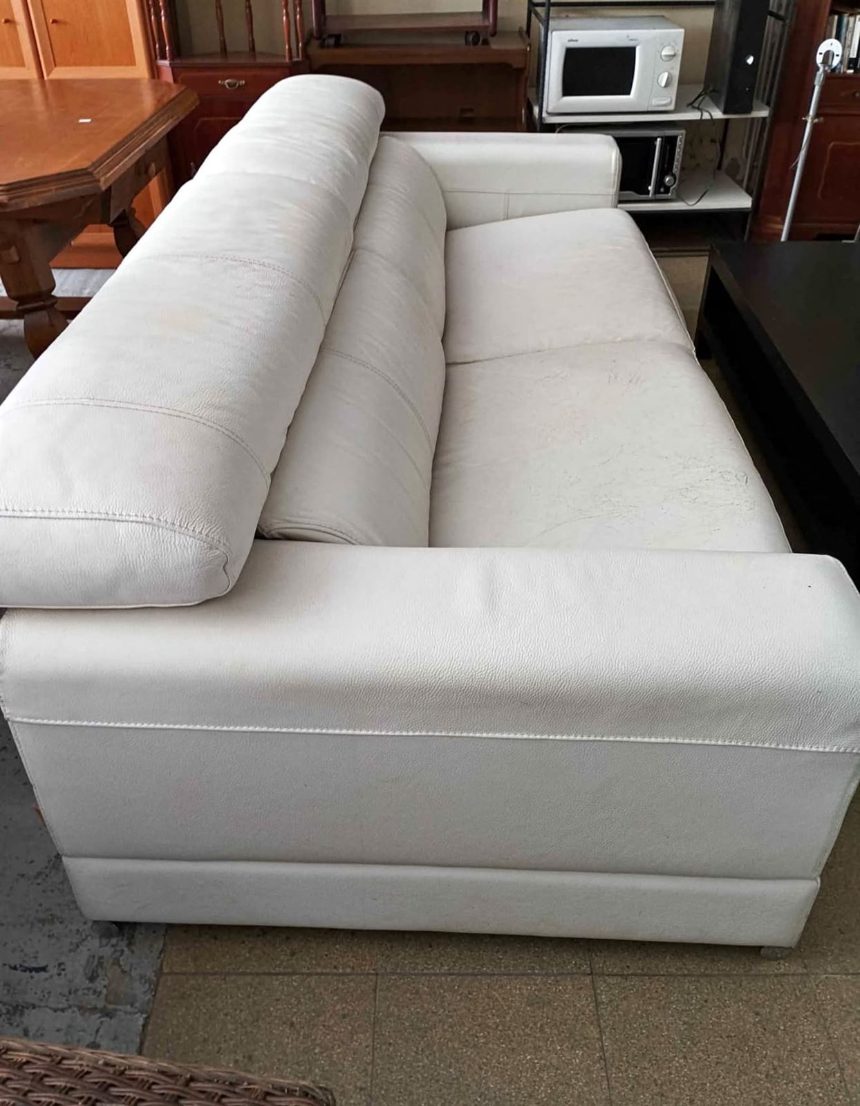 Sofá de cuero blanco - Imagen 2