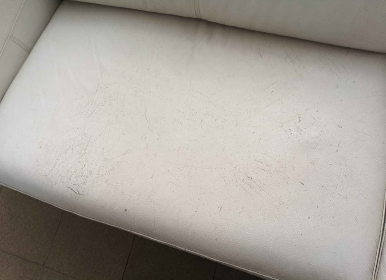 Sofá de cuero blanco - Imagen 4