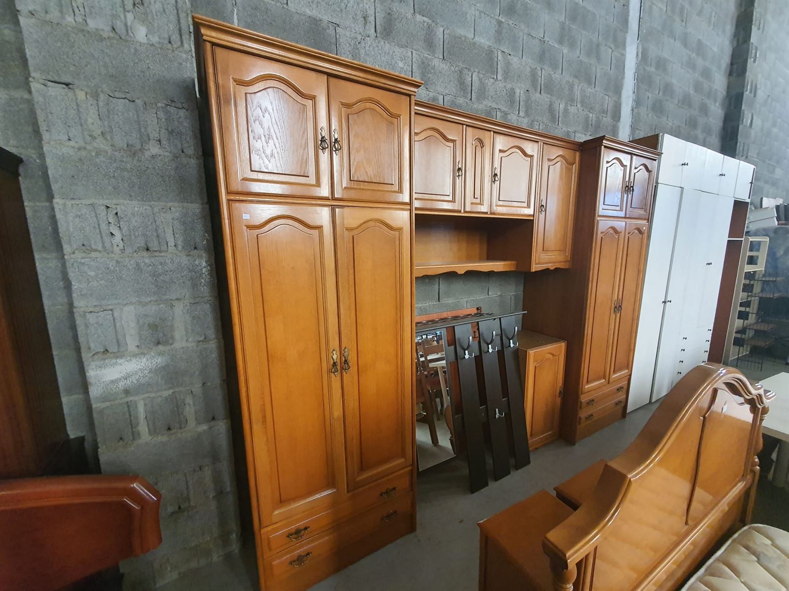 Título: Mueble de salón modular clásico en madera - Imagen 1