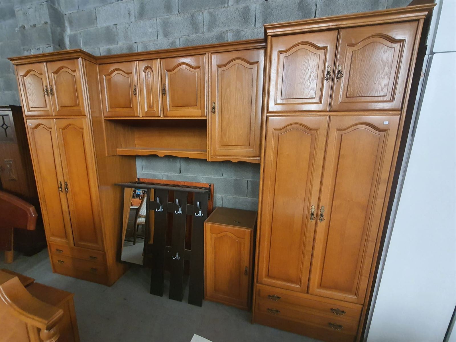 Título: Mueble de salón modular clásico en madera - Imagen 2
