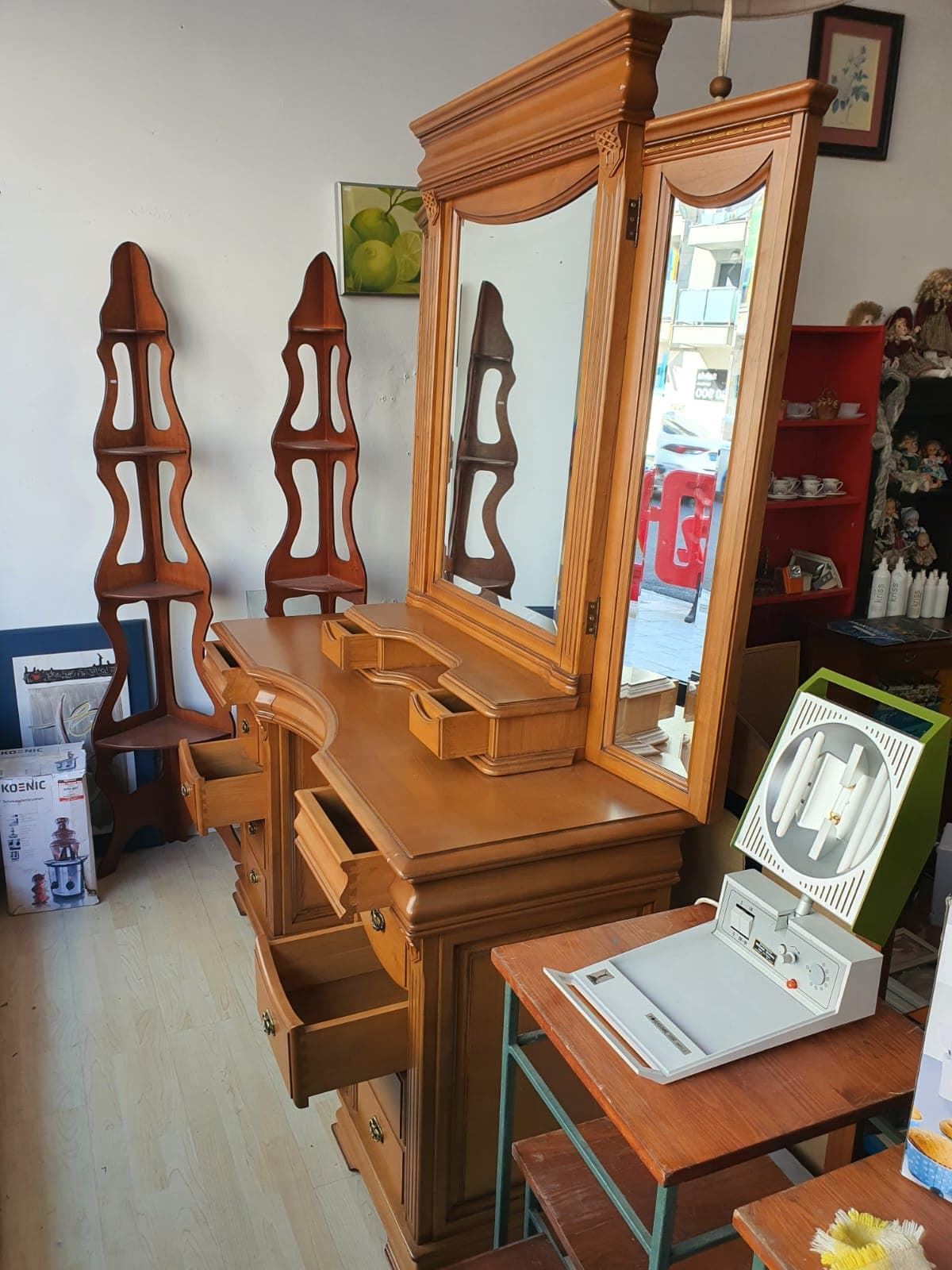 Tocador de madera de diseño clásico - Imagen 3